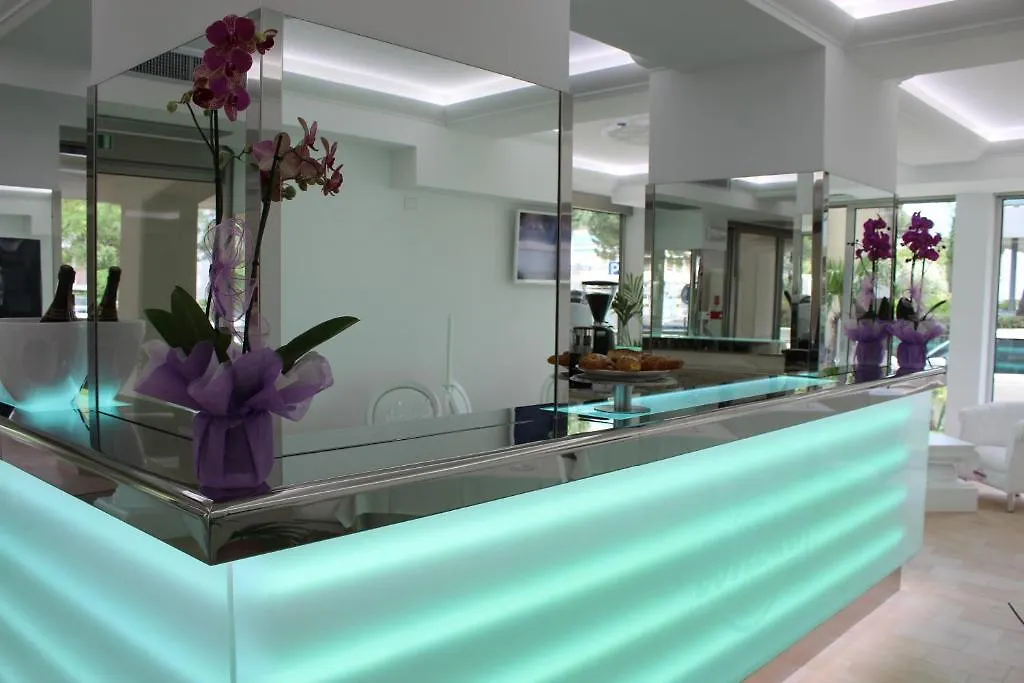 Boutique Hotel Paradiso Bovelacci Milano Marittima 5*,