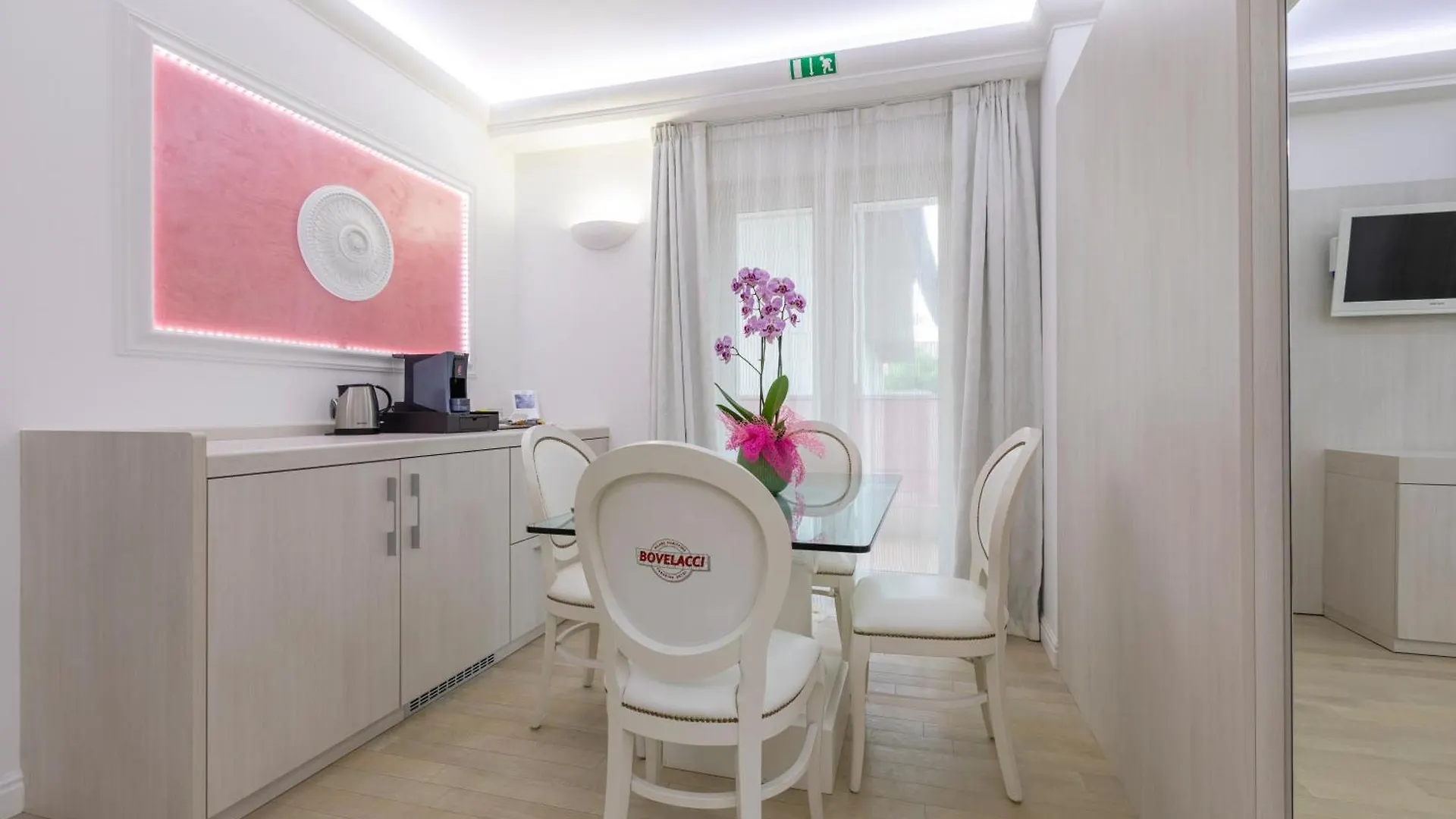 Boutique Hotel Paradiso Bovelacci Milano Marittima 5*,